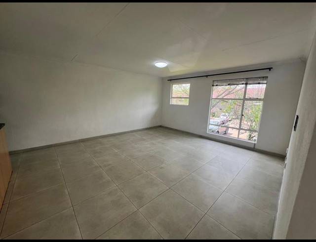 2 BEDROOM APARTMENT FOR SALE IN VANDERBIJLPARK SE 3